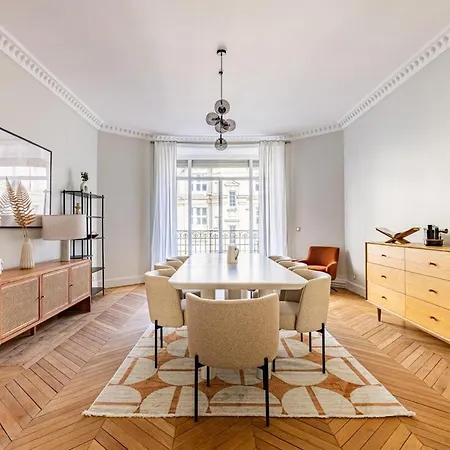 Daire Luxurious 4 Bedroom Apartment, La Muette Paris
