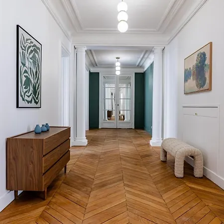 Daire Luxurious 4 Bedroom Apartment, La Muette
