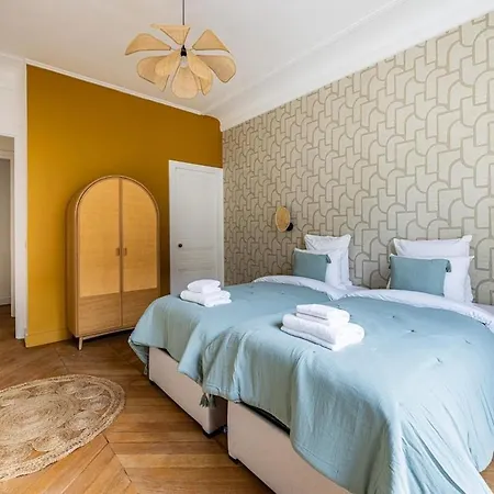 Luxurious 4 Bedroom Apartment, La Muette Lägenhet *
