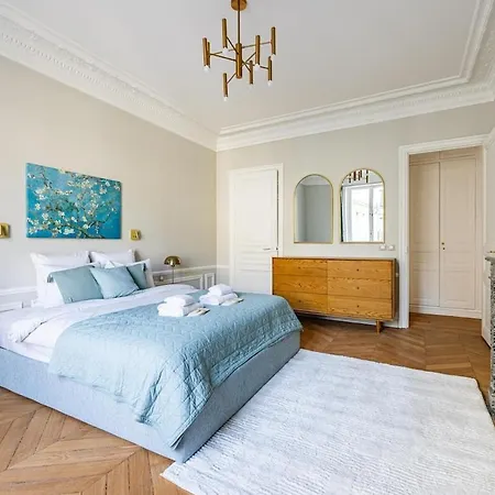 Luxurious 4 Bedroom Apartment, La Muette * Paris