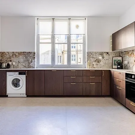 Luxurious 4 Bedroom Apartment, La Muette Apartment Paris