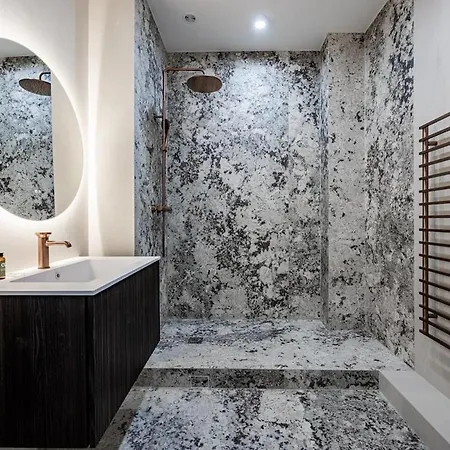 Apartment Luxurious 4 Bedroom Apartment, La Muette *