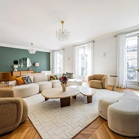 Luxurious 4 Bedroom Apartment, La Muette