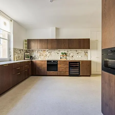 Luxurious 4 Bedroom Apartment, La Muette Lägenhet *